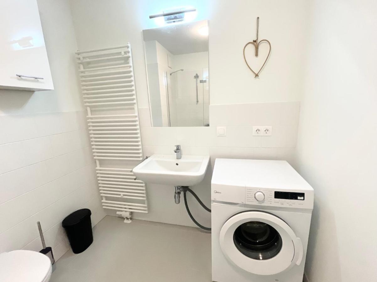 Bright Modern Flat With Balcony Apartman Bécs Kültér fotó