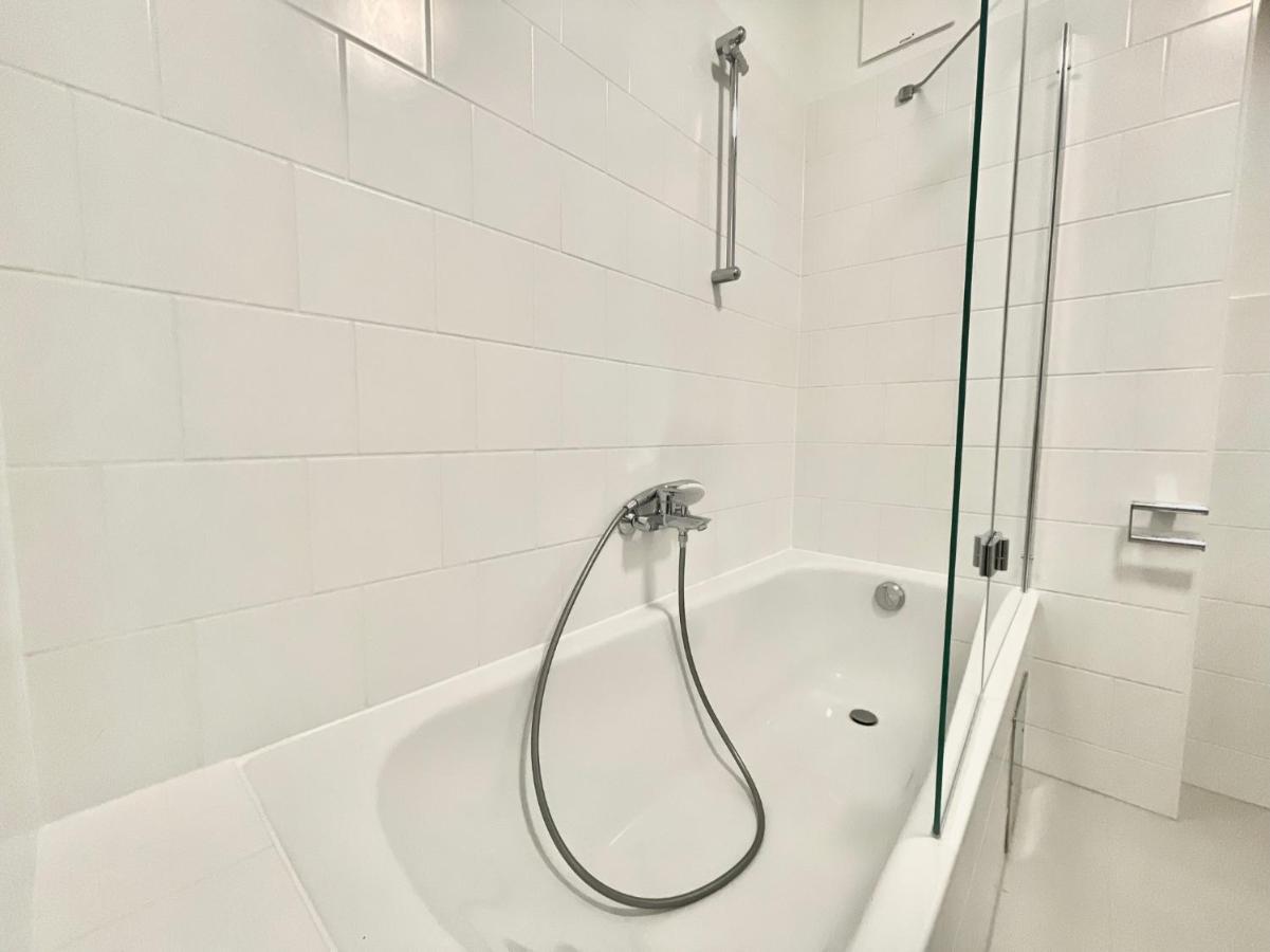 Bright Modern Flat With Balcony Apartman Bécs Kültér fotó